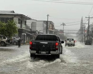 Lluvia en las calles de Puerto Cortés.