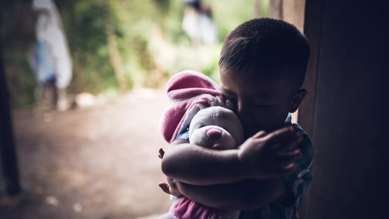 Actualmente, 28 Familias de Protección Temporal acogen a 54 niñas, niños y adolescentes en situación de vulnerabilidad, ofreciéndoles un ambiente familiar.